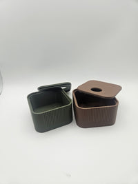 N001 - Box with lid